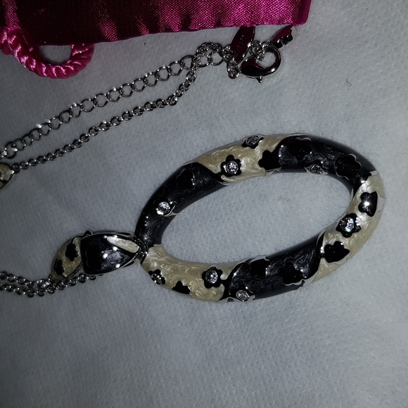 Lauren G Adams Grey & White Enamel Oval Pendant and Necklace - Picture 3 of 6